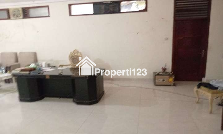 Rumah Hitung Tanah 785 m2 SHM Muka 30 Meter Lokasi Premium Dekat Kawasan Bisnis Perkantoran Jl. HR. Rasuna Said Jl. Prof. DR. Soepomo Jl. Gatot Subroto Jl. Raya Casablanca  Jakarta Selatan - 3