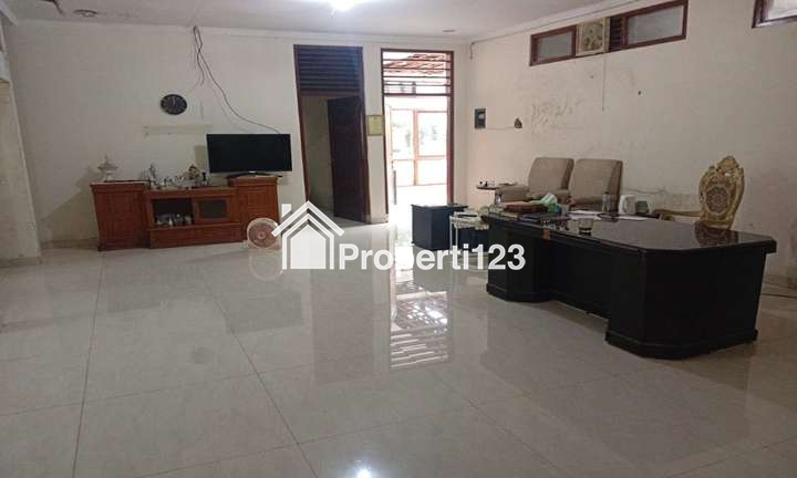 Rumah Hitung Tanah 785 m2 SHM Muka 30 Meter Lokasi Premium Dekat Kawasan Bisnis Perkantoran Jl. HR. Rasuna Said Jl. Prof. DR. Soepomo Jl. Gatot Subroto Jl. Raya Casablanca  Jakarta Selatan - 2