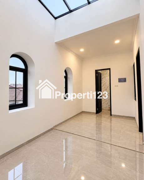 Dijual Rumah Neo Classic di Pondok Bambu Duren Sawit Jakarta Timur - 5