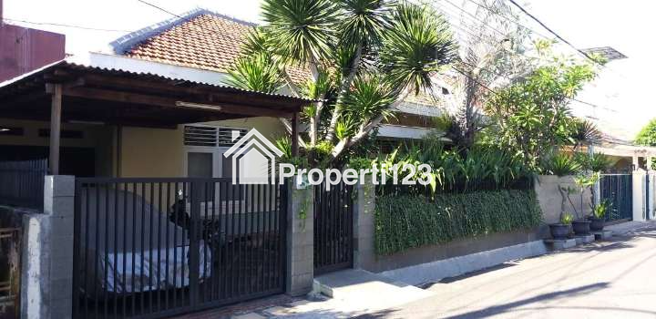Rumah Asri & Luas di Jakarta Barat dekat GBK - 3