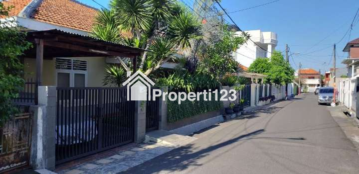 Rumah Asri & Luas di Jakarta Barat dekat GBK - 2