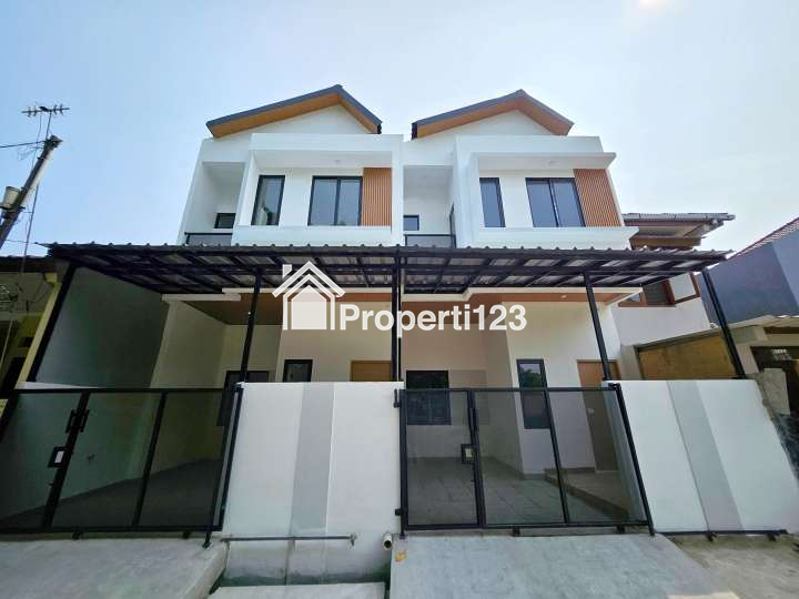 Rumah Baru Hadap Taman Perumahan Harapan Jaya Bekasi Utara - 1