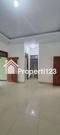 Disewakan Rumah dengan Taman - 2