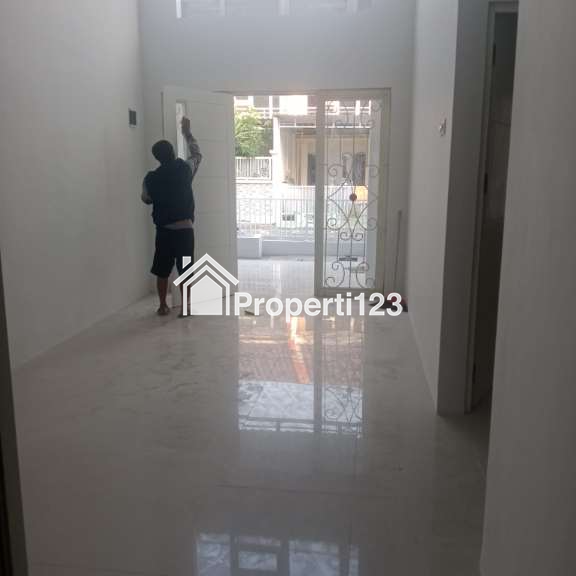 ‼️LIKE NEW‼️  RUMAH MURAH FULL RENOVASI Di Perumahan Greenlake Wonorejo RUngkut Surabaya Timur - 8