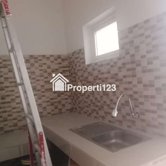 ‼️LIKE NEW‼️  RUMAH MURAH FULL RENOVASI Di Perumahan Greenlake Wonorejo RUngkut Surabaya Timur - 7
