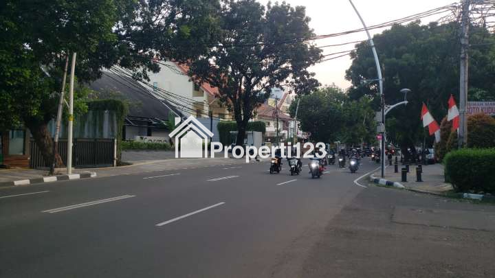Dijual Rumah Tua di Jl.Wijaya 1, Petogogan, Kecamatan Kebayoran Lama, Jakarta Selatan - 4