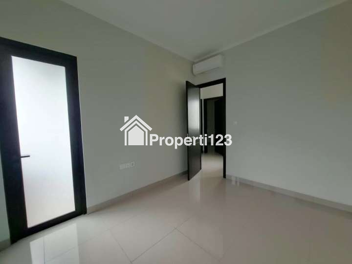 Rumah Siap Huni Cluster Regia Summarecon Crown Gading Bekasi - 3