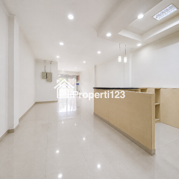 Ruko Disewakan di Gandaria Selatan - 1