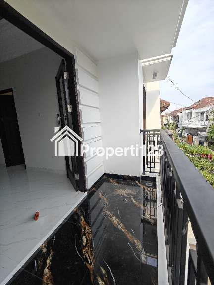 Rumah Baru Dalam Komplek di Pondok Bambu Jaktim - 2