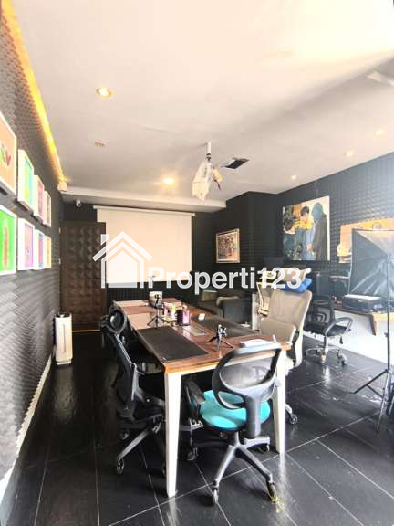 Rumah Modern Industrial Furnished Cempaka Baru Kemayoran Jakarta Pusat - 14
