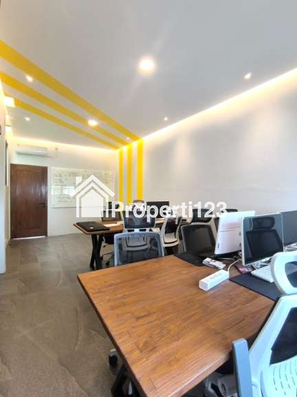 Rumah Modern Industrial Furnished Cempaka Baru Kemayoran Jakarta Pusat - 12