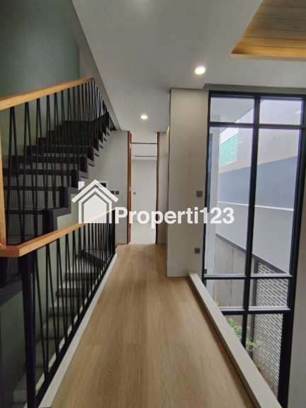 Rumah Baru 2 Lantai Rooftop di Duren Sawit Jakarta Timur - 7