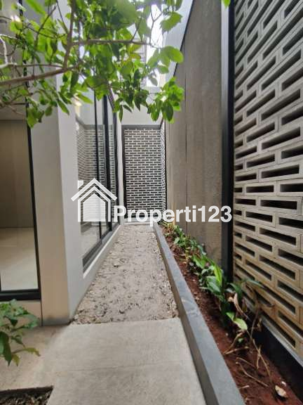 Rumah Baru 2 Lantai Rooftop di Duren Sawit Jakarta Timur - 4