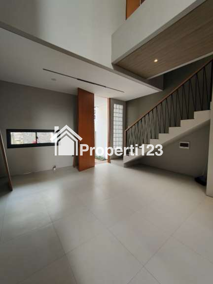 Rumah Baru 2 Lantai Rooftop di Duren Sawit Jakarta Timur - 2