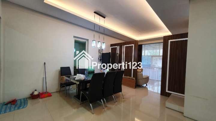 Rumah Semi Furnished Di Perumahan Royal Residence Surabaya Barat - 6
