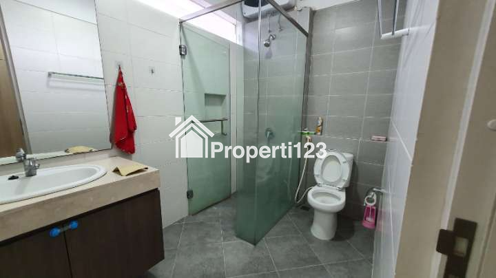 Rumah Semi Furnished Di Perumahan Royal Residence Surabaya Barat - 11