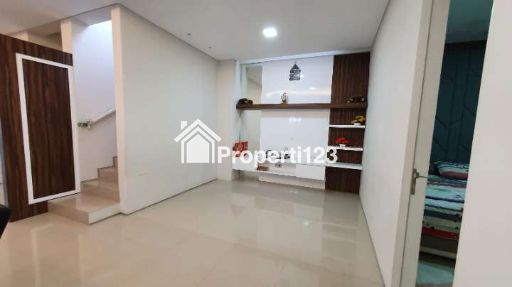Rumah Semi Furnished Di Perumahan Royal Residence Surabaya Barat - 5