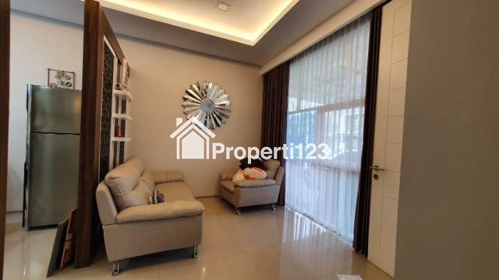 Rumah Semi Furnished Di Perumahan Royal Residence Surabaya Barat - 4