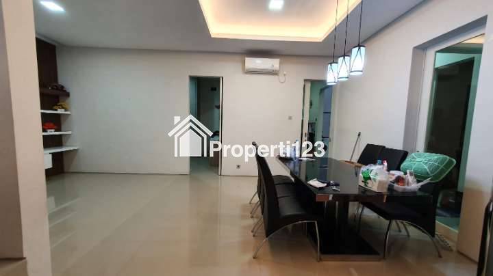 Rumah Semi Furnished Di Perumahan Royal Residence Surabaya Barat - 3