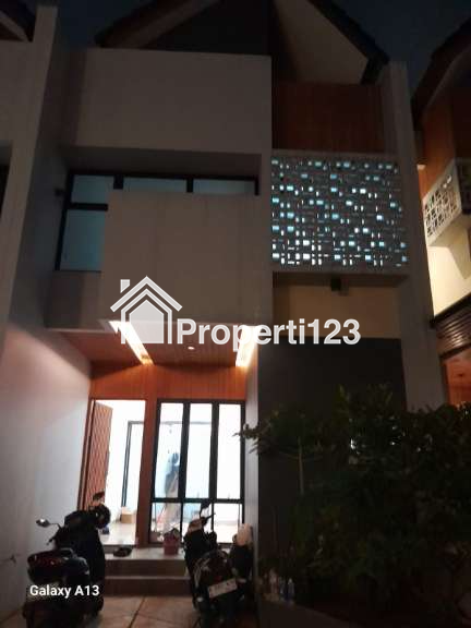 Dijual Rumah Lokasi Strategis Minimalis Modern Balboa Estate - 1