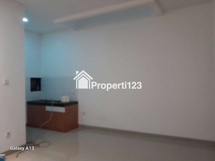 Dijual Rumah Lokasi Strategis Minimalis Modern Balboa Estate - 2