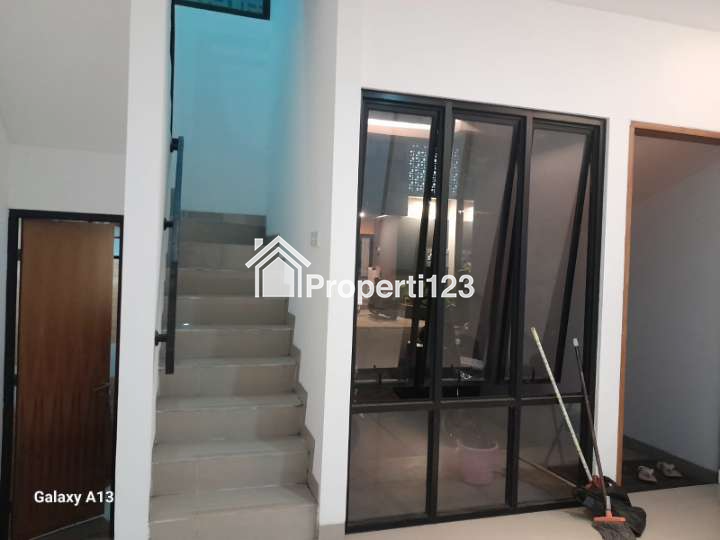Dijual Rumah Lokasi Strategis Minimalis Modern Balboa Estate - 4