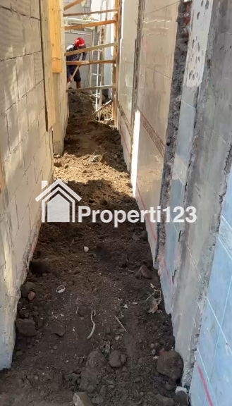 🔥LOKASI PREMIUM🔥 Rumah Baru MODERN On Progress Lokasi Kertajaya Indah Surabaya - 4
