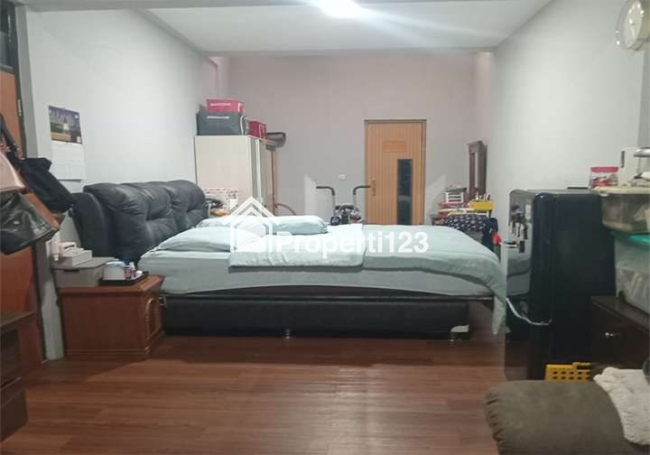 Rumah Modern Tropis Minimalis Siap Huni 4 Kamar Tidur 4 Kamar Mandi Carport  Harga Termurah Dekat Pasar Modern dan Sport Club di Batununggal Bandung - 4