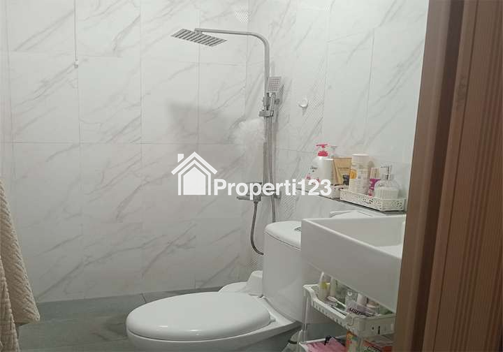 Rumah Modern Tropis Minimalis Siap Huni 4 Kamar Tidur 4 Kamar Mandi Carport  Harga Termurah Dekat Pasar Modern dan Sport Club di Batununggal Bandung - 5