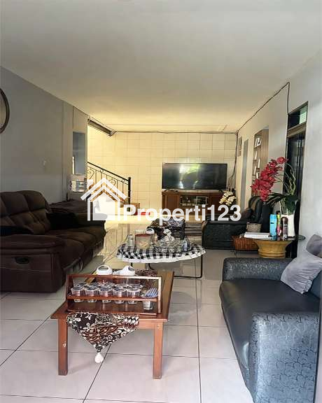 Rumah Modern Tropis Minimalis Siap Huni 4 Kamar Tidur 4 Kamar Mandi Carport  Harga Termurah Dekat Pasar Modern dan Sport Club di Batununggal Bandung - 2