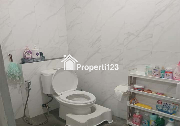 Rumah Modern Tropis Minimalis Siap Huni 4 Kamar Tidur 4 Kamar Mandi Carport  Harga Termurah Dekat Pasar Modern dan Sport Club di Batununggal Bandung - 6