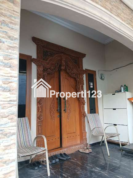 Rumah Modern Tropis 3 Kamar Tidur 2 Kamar Mandi Carport Kualitas Bangunan Premium Dekat Gerbang Tol Setu di Perumahan Setu Indah Jakarta Timur - 2