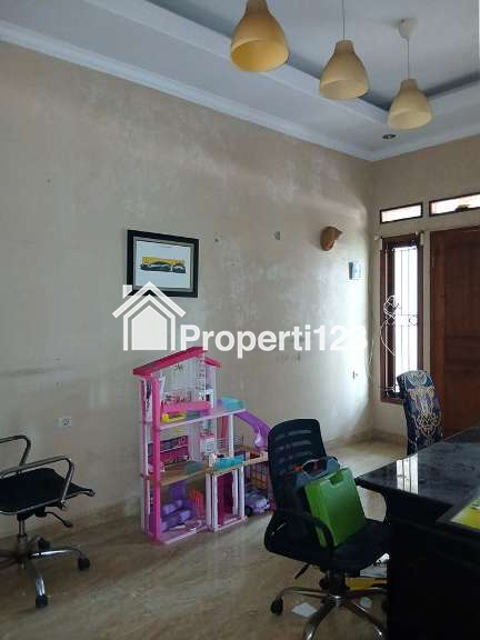 Rumah Modern Tropis 3 Kamar Tidur 2 Kamar Mandi Carport Kualitas Bangunan Premium Dekat Gerbang Tol Setu di Perumahan Setu Indah Jakarta Timur - 5