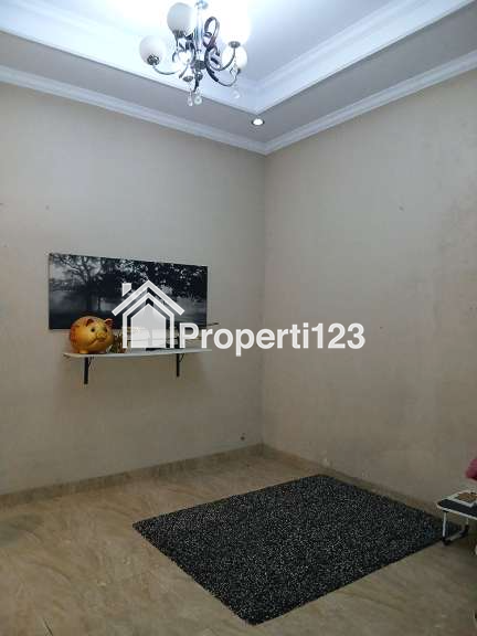 Rumah Modern Tropis 3 Kamar Tidur 2 Kamar Mandi Carport Kualitas Bangunan Premium Dekat Gerbang Tol Setu di Perumahan Setu Indah Jakarta Timur - 4