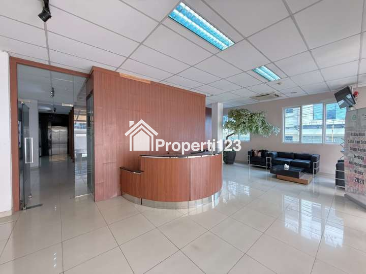 Gedung Kantor Fully Furnished Warung Buncit Pancoran Jakarta Selatan - 3