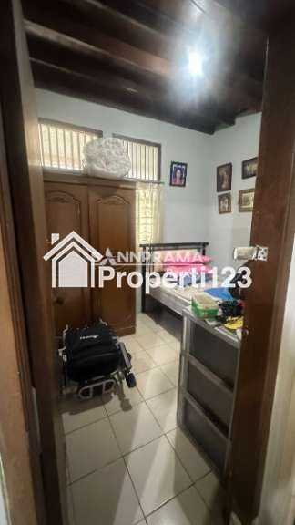 Rumah Second 2 Lantai Murah siap huni semifurnished di sukMajaya depok - 5