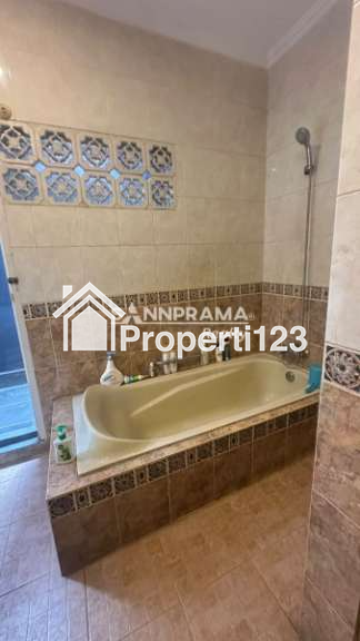 Rumah Second 2 Lantai Murah siap huni semifurnished di sukMajaya depok - 4