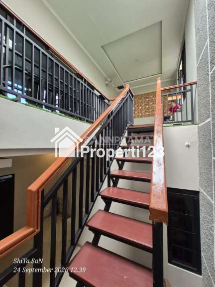 Rumah second 2 lantai murah siap huni Akses motor diPancoran Mas Depok - 6
