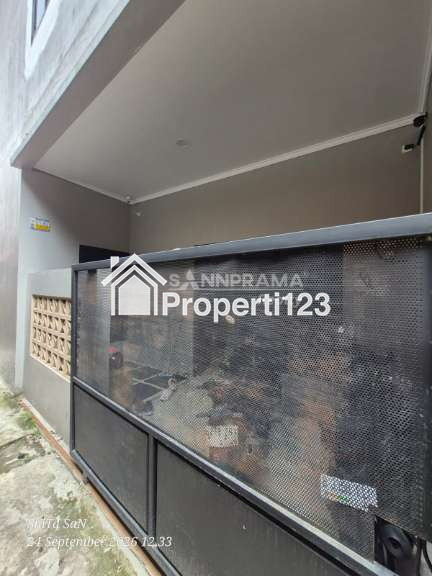 Rumah second 2 lantai murah siap huni Akses motor diPancoran Mas Depok - 1