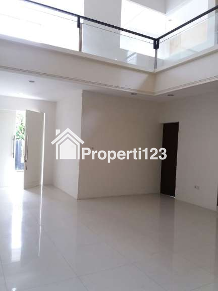 Rumah Modern Baru Gress Lokasi Strategis di Nginden Intan Sukolilo Surabaya - 9