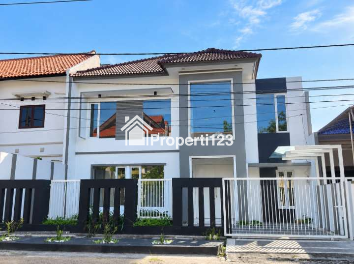 Rumah Modern Baru Gress Lokasi Strategis di Nginden Intan Sukolilo Surabaya - 2