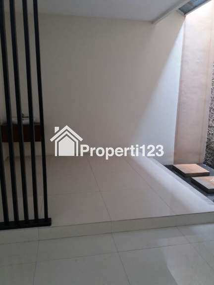 Rumah Modern Baru Gress Lokasi Strategis di Nginden Intan Sukolilo Surabaya - 8