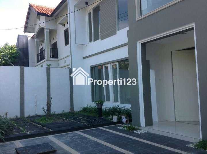 Rumah Modern Baru Gress Lokasi Strategis di Nginden Intan Sukolilo Surabaya - 10