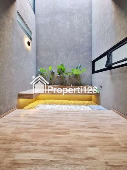 Rumah Baru Modern di Manyar Tirtoyoso Surabaya - 9