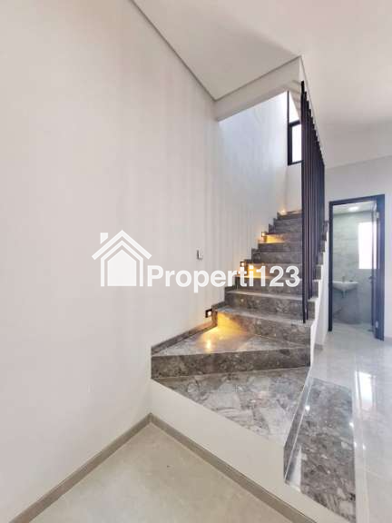 Rumah Baru Modern di Manyar Tirtoyoso Surabaya - 13
