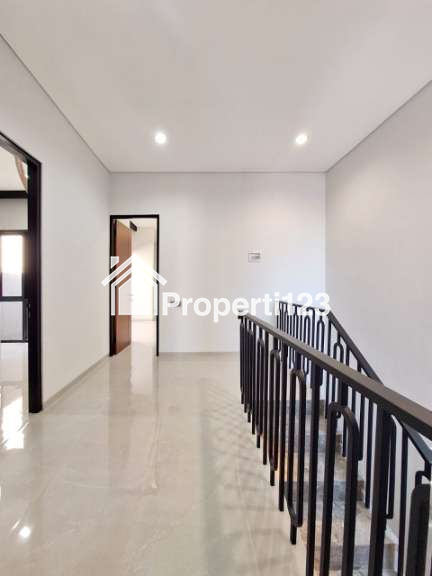 Rumah Baru Modern di Manyar Tirtoyoso Surabaya - 15