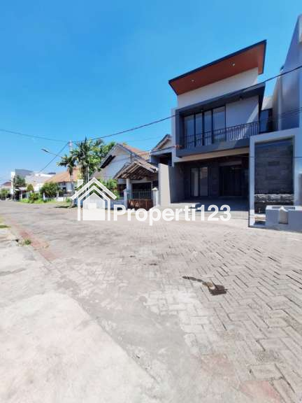 Rumah Baru Modern di Manyar Tirtoyoso Surabaya - 7
