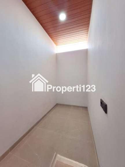 Rumah Baru Modern di Manyar Tirtoyoso Surabaya - 17