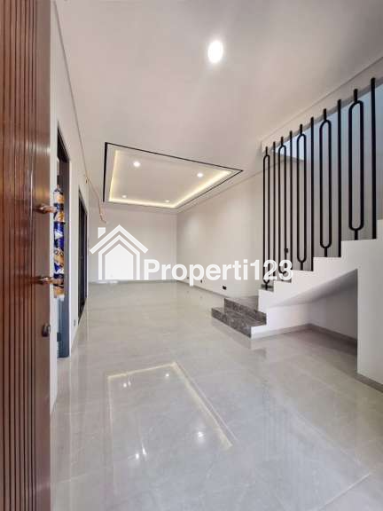 Rumah Baru Modern di Manyar Tirtoyoso Surabaya - 11