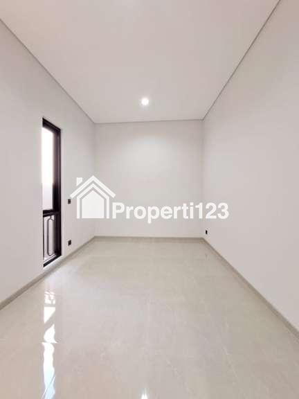 Rumah Baru Modern di Manyar Tirtoyoso Surabaya - 20